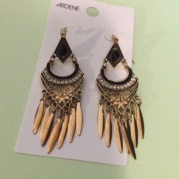 Ardene earrings NEW dangle 2 1/2”